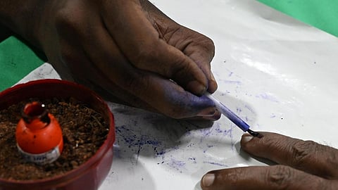 வெளிநாட்டில் குடியுரிமை பெற்று தமிழகத்தில் வாக்களித்த மேலும் ஒருவர் விமான நிலையத்தில் பிடிபட்டார்
