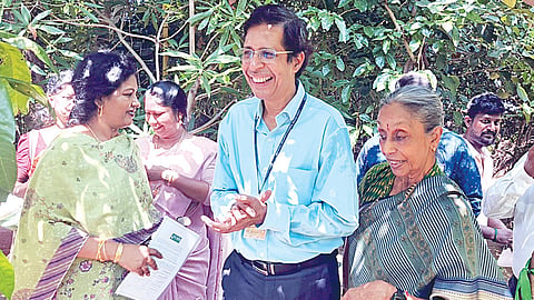 முன்னாள் ஐஏஎஸ் அதிகாரி சாந்தஷீலா நாயர் நடத்தி வரும் ‘எபிக்’ மையத்தை பார்வையிட்டு பாராட்டிய ஐஐடி இயக்குநர் காமகோடி