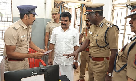 சிறைச்சாலை பதிவேடுகளை முழுவதுமாக கணினிமயமாக்க அமைச்சர் நிர்மல் குமார் உத்தரவு