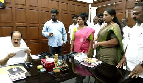 அதிமுக எம்எல்ஏக்கள் 3 பேர் ராஜினாமாவுக்குப் பின் தவெகவில் ஐக்கியம் 