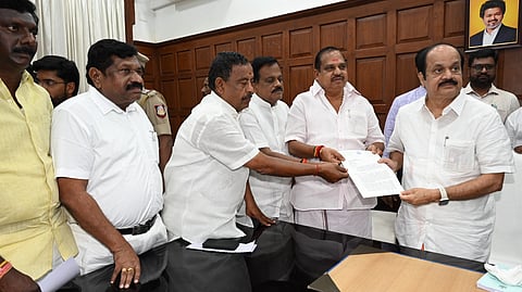 “அதிமுக எம்எல்ஏக்கள் மூவரின் ராஜினாமாவை ஏற்கக்கூடாது” - சபாநாயகரிடம் இபிஎஸ் தரப்பு மனு