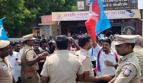பெரம்பலூர் அருகே திமுக - விசிகவினர் இடையே பயங்கர மோதல்