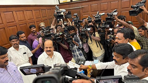 அம்பாசமுத்திரம் தொகுதி அதிமுக எம்எல்ஏ இசக்கி சுப்பையா ராஜினாமா