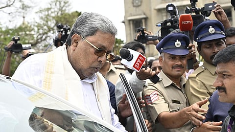 “முதல்வர் பதவியில் இருந்து விலக சித்தராமையா முடிவு” - காங். மூத்த தலைவர் ஆர்.வி.தேஷ்பாண்டே தகவல்