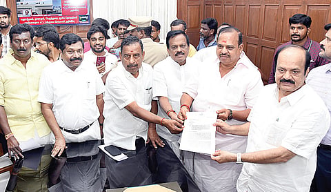 அதிமுக எம்எல்ஏக்களை தவெகவில் இணைப்பது ஆரோக்கியமான அரசியலுக்கு ஏற்றது அல்ல: திருமாவளவன், மு.வீரபாண்டியன், பெ.சண்முகம் விமர்சனம் 