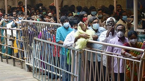 பக்தர்களின் கூட்ட நெரிசலை குறைக்க முதுநிலை கோயில்களில் நேர ஒதுக்கீட்டு முறை: சோதனை அடிப்படையில் நடவடிக்கை