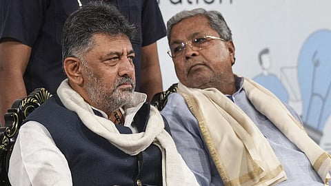 டி.கே.சிவகுமார் உள்ளே... சித்தராமையா வெளியே... - கர்நாடக முதல்வர் ‘பவர் டீலிங்’கில் அடுத்து என்ன?
