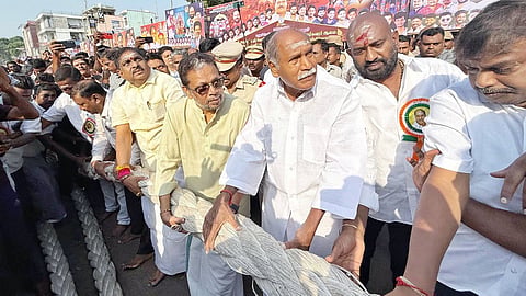 வில்லியனூர் திருக்காமீஸ்வரர் கோயில் தேரோட்டம் கோலாகலம்