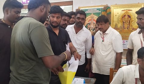 அமைச்சர் ரமேஷ் ‘ரகசிய’ ஆய்வு, ‘சிக்கிய’ அர்ச்சகர்கள்... - திருச்செந்தூர் கோயிலில் நடந்தது என்ன?