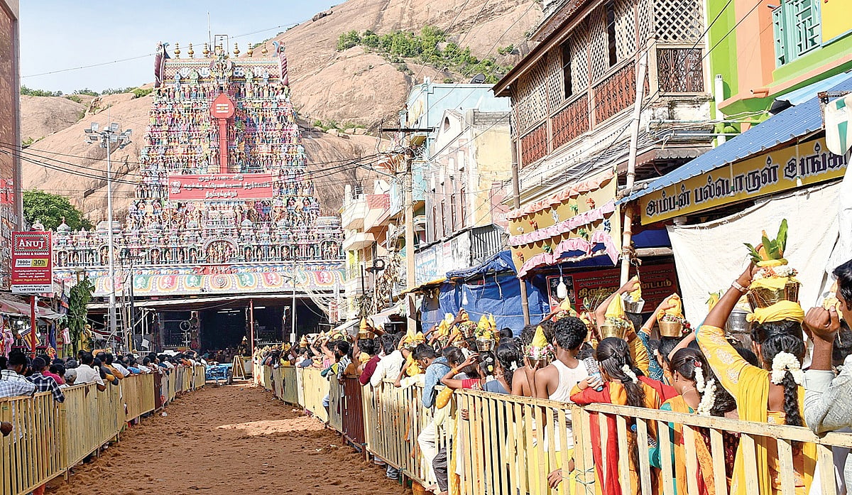 திருப்பரங்குன்றம் முருகன் கோயிலில் வைகாசி விசாக திருவிழா: பால்குடம், காவடி எடுத்து பக்தர்கள் நேர்த்திக்கடன்