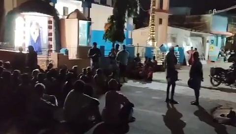 ஆலங்குளம் அருகே திருமண வீட்டில் 6 பேருக்கு வெட்டு