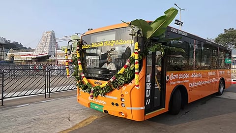 ஏழுமலையான் பக்தர்களுக்கு ரூ.1.13 கோடி பேருந்து காணிக்கை