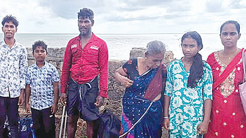 தமிழகத்திலிருந்து சட்டவிரோதமாக படகு மூலம் இலங்கை சென்ற 6 அகதிகள் நடுக்கடலில் கைது