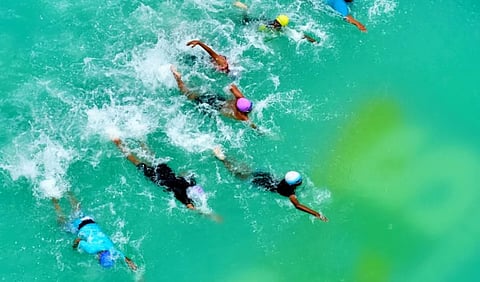 நீச்சலில் தனுஷ், ஸ்ரீநிதி சாதனை