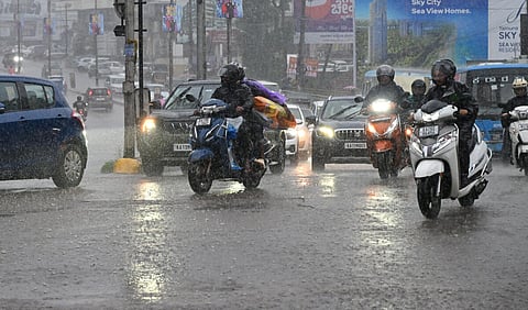 வானிலை முன்னறிவிப்பு: தமிழகத்தில் 17 மாவட்டங்களில் கனமழை வாய்ப்பு