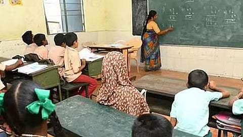 பணி வரன்முறை செய்யப்பட்ட சிறப்பு நிலை ஆசிரியர்களுக்கு முகாம்கள்: தொடக்கக் கல்வி இயக்குநர் உத்தரவு