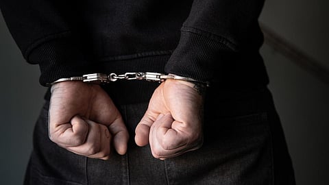 காங்கிரஸ் அலுவலகத்தில் குட்கா பதுக்கிய நிர்வாகி கைது