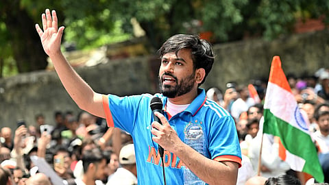 கரப்பான்பூச்சி ஜனதா கட்சி போராட்டம் - டெல்லி ஜந்தர் மந்தரில் நடந்தது என்ன?