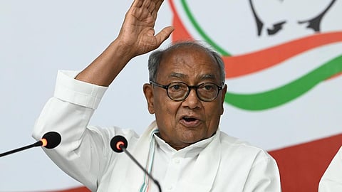 சிபிஎஸ்இ 9ம் வகுப்பு மாணவர்களுக்கான மும்மொழி திட்டத்தை நிறுத்த பிரதமருக்கு திக்விஜய சிங் கடிதம்
