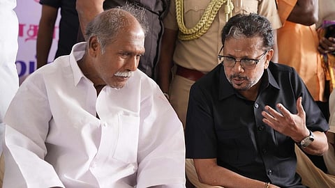புதுச்சேரியில் ஒரே இடத்தில் பணியில் இருப்போரை இடமாற்றம் செய்ய ஆளுநர் உத்தரவு