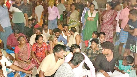 விஸ்வரூபம் எடுத்துள்ள மின்வெட்டு பிரச்சினை: இரவு நேரங்களில் வீதிகளில் இறங்கி போராடும் மக்கள்