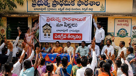 அரசு பள்ளிகளில் மட்டுமே பிள்ளைகளை சேர்ப்போம்: தெலங்கானா கிராமத்தில் தீர்மானம்
