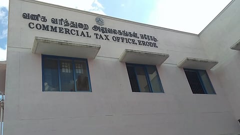 பணி மூப்பின்படி பதவி உயர்வு வழங்கக் கோரி உண்ணாவிரதம்: நூற்றுக்கும் மேற்பட்ட வணிகவரித் துறை அலுவலர்கள் கைது
