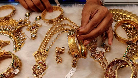 தங்கம் விலை மேலும் ரூ.2,400 சரிவு - இரு தினங்களில் ரூ.5,000+ வீழ்ச்சி!