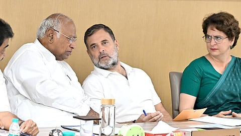 காங்கிரஸ் கட்சியின் எதிர்கால திட்டங்கள் குறித்து மூத்த தலைவர்களுடன் கார்கே, ராகுல் காந்தி ஆலோசனை