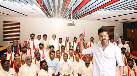 உள்ளாட்சித் தேர்தலுக்குத் தயாராகும் தவெக: வலையில் சிக்கும் அதிமுகவின் முக்கிய நிர்வாகிகள்