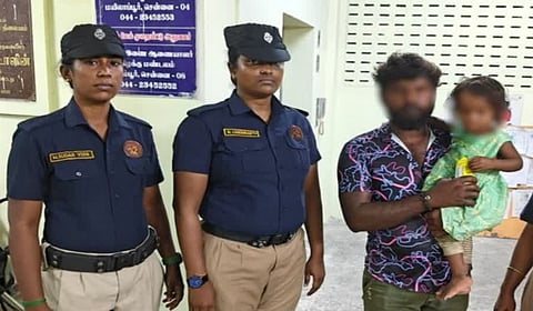 மெரினா கடற்கரையில் மாயமான 2 வயது பெண் குழந்தையை கண்டுபிடித்து பெற்றோரிடம் ஒப்படைத்த ‘சிங்கப்பெண்’ அதிரடிப்படை
