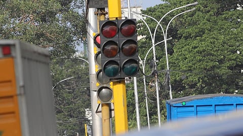 போக்குவரத்து விதிகள் குறித்து மாணவர்களுக்கு விழிப்புணர்வு