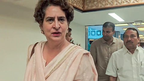 “வினாத்தாள் கசிவால் பாதிக்கப்படும் மாணவர்களுக்கு துணை நிற்போம்” - பிரியங்கா காந்தி