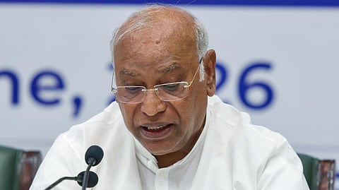 வினாத்தாள் கசிவு விவகாரத்தில் தர்மேந்திர பிரதான் பதவி விலக கார்கே வலியுறுத்தல்