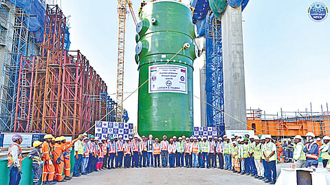 கூடங்குளம் அணு மின் நிலையத்தின் 5-வது அலகில்&nbsp;320 டன் அணு உலை அழுத்த கலன் நிறுவப்பட்டது.