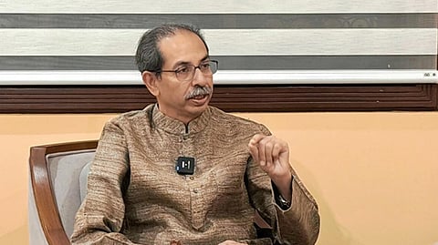 “உத்தவ் சிவசேனா கட்சியை காங்கிரஸில் இணைக்க முயற்சி” - ஓம் பிர்லாவிடம் அதிருப்தி எம்.பி.க்கள் தகவல்