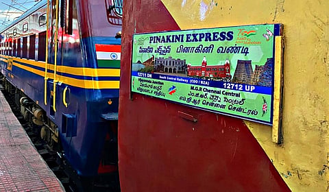 பினாகினி விரைவு ரயிலில் தொழில்நுட்பக் கோளாறு: விரைவு, மின்சார ரயில் சேவை பாதிப்பு