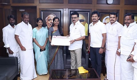 காங்கிரஸ் நிர்வாகி ஸ்ரீநிதி மோகன் திமுகவில் இணைந்தார்