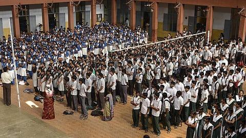 தனியார் கல்வி நிறுவனங்களில் சாதி விவரம் கேட்க தடை கோரி வழக்கு: அரசு பதிலளிக்க ஐகோர்ட் உத்தரவு