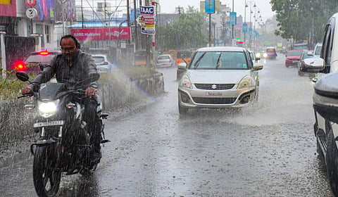 வானிலை முன்னறிவிப்பு: சேலம், ஈரோடு உள்ளிட்ட 5 மாவட்டங்களில் கனமழை வாய்ப்பு