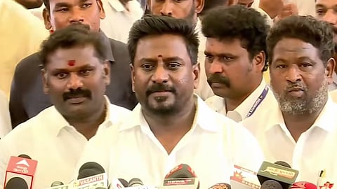 தமிழ்த்தாய் வாழ்த்தை தொடர்ந்து தேசிய கீதம் பாடுவதில் முரண் இல்லை: அமைச்சர் ராஜ்மோகன் விளக்கம்