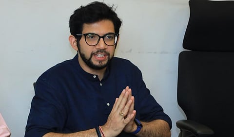 வெட்​கமில்​லாத, நன்​றிகெட்ட, ஊழல் பேர்​வழிகள்: கட்​சி மாறிய 6 எம்​.பி.க்கள் மீது ஆதித்ய தாக்கரே கடும் தாக்கு