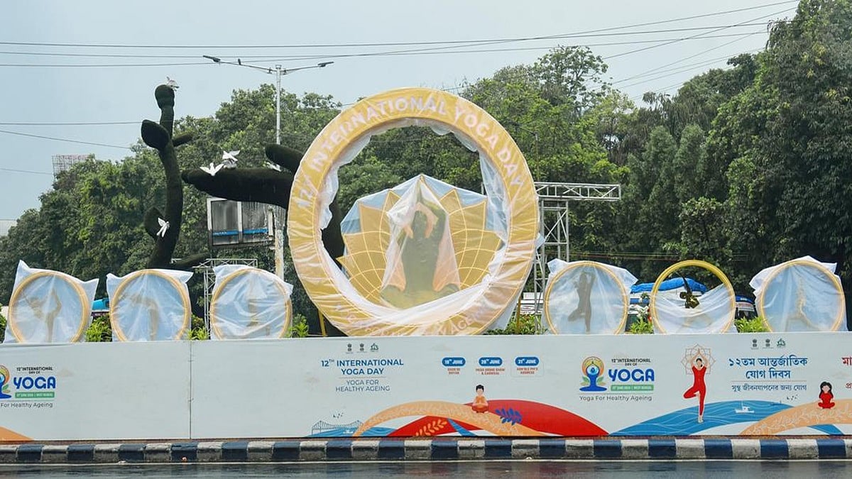 பிரதமர் நரேந்திர மோடி தலைமையில் கொல்கத்தாவில் இன்று யோகா தின விழா