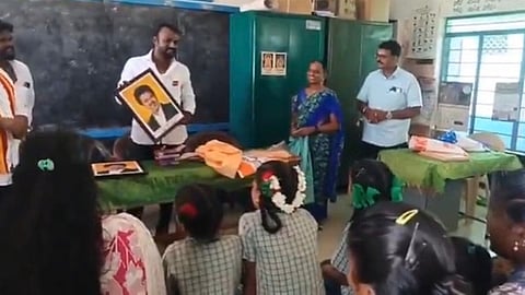 பள்ளி வகுப்பறை சுவரில் முதல்வர் படத்தை வைத்து ரீல்ஸ் வெளியிடுவதா? - தவெகவினருக்கு பிரேமலதா, அண்ணாமலை கண்டனம்