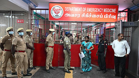 சென்னை ராஜீவ் காந்தி அரசு மருத்துவமனையில் திருவள்ளூர் விபத்தில் சிக்கியவர்கள் அனுமதிக்கப்பட்டுள்ள அவசர சிகிச்சைப் பிரிவு.