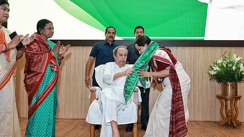 வி.கே.பாண்டியனின் மனைவி சுஜாதா ராவத் பிஜு ஜனதா தளம் கட்சியில் ஐக்கியம்