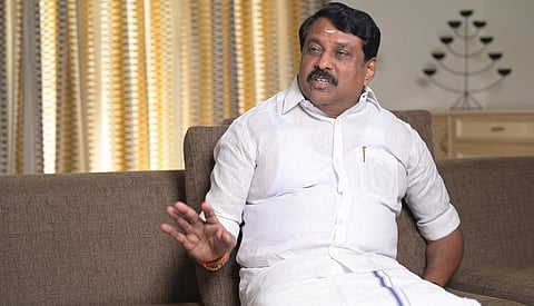 செங்கோட்டையன் அடக்கி வாசிக்க வேண்டும்: நயினார் நாகேந்திரன் அறிவுரை