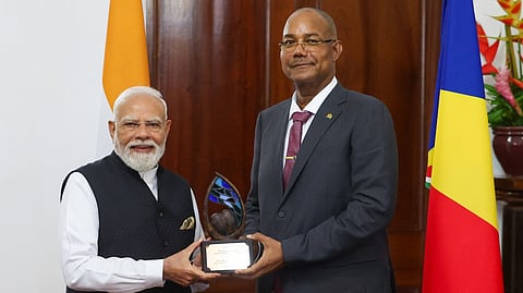 செஷல்ஸ் நாட்டின் உயரிய விருது - பிரதமர் மோடிக்கு வழங்கி கவுரவிப்பு