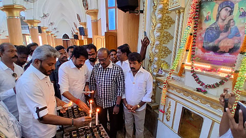 கும்பகோணம்  தூய அலங்கார அன்னை பேராலயத்தில் வழிபாடு செய்த அமைச்சர் மரிய வில்சன். 