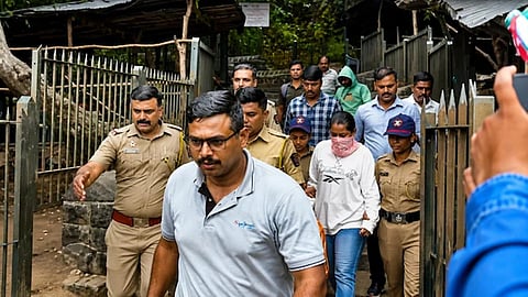 காதலனுடன் சேர்ந்து வருங்கால கணவரை கொன்றது எப்படி? - போலீஸாரிடம் நடித்துக் காட்டிய சியா கோயல்